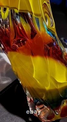 Vase en verre. Vase en verre multicolore japonais Iwatsu Hineri. Trou rare. Bon état.