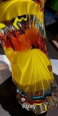Vase en verre. Vase en verre multicolore japonais Iwatsu Hineri. Trou rare. Bon état.
