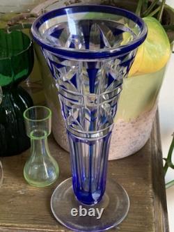 Vase en verre à superposition bleue Kenilworth en cristal taillé Walsh Art Déco vers 1930