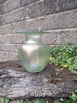 Vase en verre art antique Loetz Olympia Glatt. Vert irisé