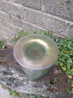 Vase en verre art antique Loetz Olympia Glatt. Vert irisé