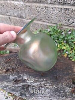 Vase en verre art antique Loetz Olympia Glatt. Vert irisé