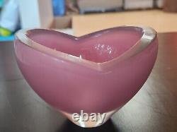 Vase en verre art rose signé rare de Kaj Franck pour Iittala Hauen Leuat du milieu du siècle