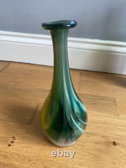 Vase en verre art signé marbré lourd vert