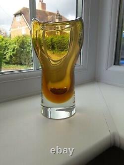 Vase en verre art sommerso Topaze Harrachov vintage tchèque par Milan Metelak vers 1960