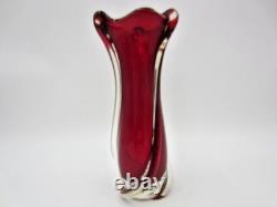 Vase en verre art sommerso rouge à côtes torsadées vintage Murano années 60