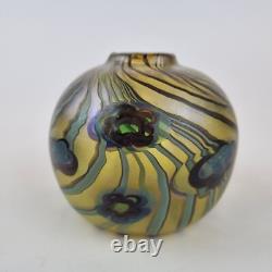 Vase en verre art vintage irisé non identifié signé décoré de fleurs