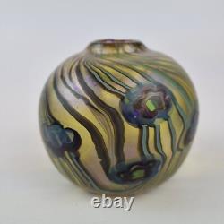 Vase en verre art vintage irisé non identifié signé décoré de fleurs