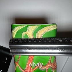 Vase en verre artistique Essie Zareh Studio vert avec motif en toile rouge moderniste E. Zareh