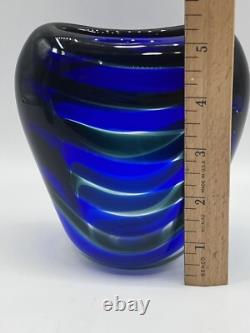 Vase en verre artistique MCM rayé bleu cobalt vert clair signé Meydam Leerdam 5