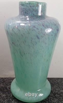 Vase en verre artistique Monart soufflé à la main, jade vert, des années 1930, Art Déco, rare.