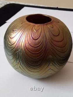 Vase en verre artistique à plumes tirées, daté et signé Donald Carlson, irisé, RARE