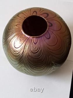 Vase en verre artistique à plumes tirées, daté et signé Donald Carlson, irisé, RARE