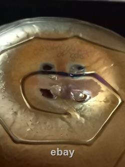 Vase en verre artistique à plumes tirées, daté et signé Donald Carlson, irisé, RARE