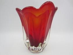 Vase en verre artistique à rayures Murano sommerso des années 50, rouge, en forme organique