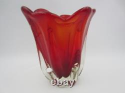 Vase en verre artistique à rayures Murano sommerso des années 50, rouge, en forme organique