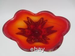 Vase en verre artistique à rayures Murano sommerso des années 50, rouge, en forme organique