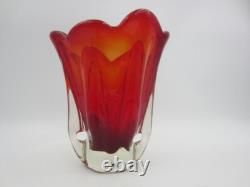 Vase en verre artistique à rayures Murano sommerso des années 50, rouge, en forme organique