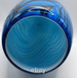 Vase en verre artistique, bleu paon avec intérieur blanc. Très lourd.
