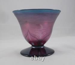 Vase en verre artistique design rare et élégant, en verre irisé violet, fait main et signé