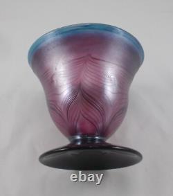 Vase en verre artistique design rare et élégant, en verre irisé violet, fait main et signé