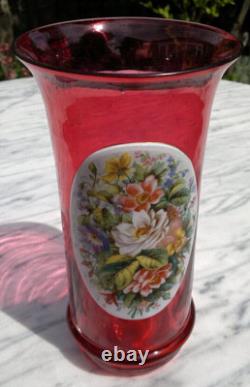 Vase en verre artistique émaillé de Moser en cristal de Bohême antique vers 1830, 23,5 cm de hauteur