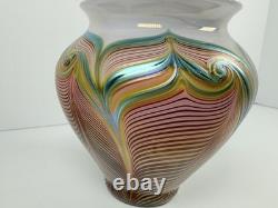 Vase en verre artistique irisé à plumes tirées signé Joseph Morel Zellique 1982