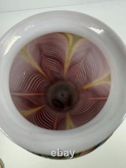 Vase en verre artistique irisé à plumes tirées signé Joseph Morel Zellique 1982