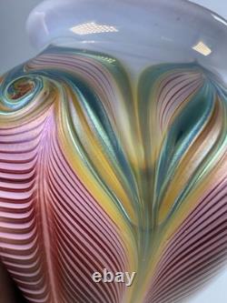 Vase en verre artistique irisé à plumes tirées signé Joseph Morel Zellique 1982