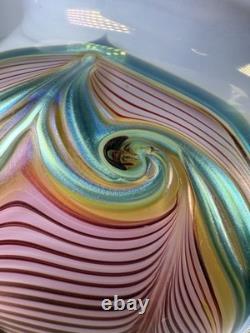 Vase en verre artistique irisé à plumes tirées signé Joseph Morel Zellique 1982