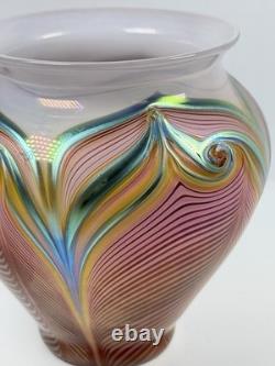 Vase en verre artistique irisé à plumes tirées signé Joseph Morel Zellique 1982