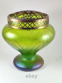 Vase en verre artistique irisé austro-bohémien de 22 cm de large avec grenouille