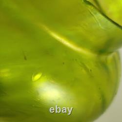 Vase en verre artistique irisé austro-bohémien de 22 cm de large avec grenouille