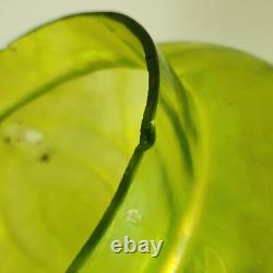 Vase en verre artistique irisé austro-bohémien de 22 cm de large avec grenouille