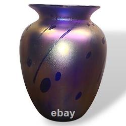 Vase en verre artistique irisé soufflé par Arthur Allison signé 5,75