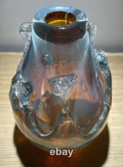 Vase en verre artistique libre britannique signé Peter Layton, ambre et opalin