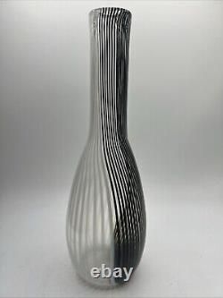 Vase en verre artistique noir et blanc rayé DINO MARTENS 16 Murano Italie du milieu du siècle