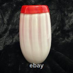 Vase en verre artistique opalescent blanc rayé de canne de bonbon rouge Dale Tiffany de 7,5 pouces