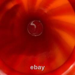 Vase en verre artistique opalescent blanc rayé de canne de bonbon rouge Dale Tiffany de 7,5 pouces