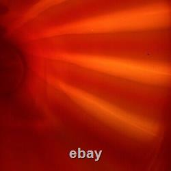 Vase en verre artistique opalescent blanc rayé de canne de bonbon rouge Dale Tiffany de 7,5 pouces