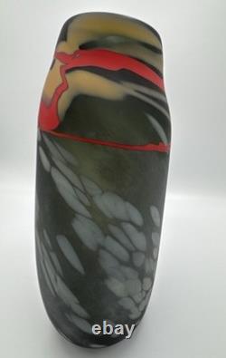 Vase en verre artistique signé D. Powers, 10 pouces, effet mat tourbillon, sculptural moderne