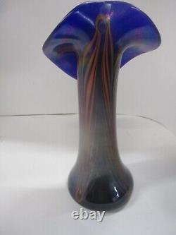 Vase en verre artistique signé Jack in the Pulpit bleu avec des rayures orange '76 Fellei