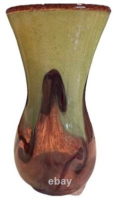 Vase en verre artistique signé Peter Holmes des Scottish Borders, tourbillons marron sur fond jaune