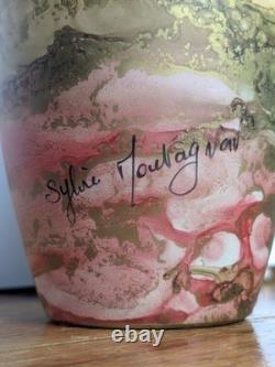 Vase en verre artistique signé Sylvie Montagnon 21 cm rose vert et or abstrait