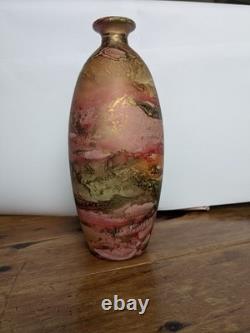 Vase en verre artistique signé Sylvie Montagnon 21 cm rose vert et or abstrait