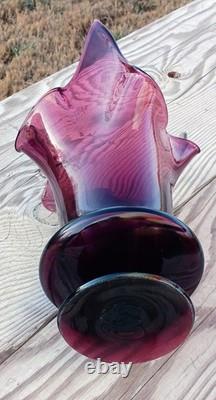 Vase en verre artistique soufflé à la main améthyste sur pied de style moderne du milieu du siècle Bischoff (1922-1963)