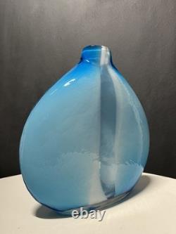 Vase en verre artistique soufflé à la main bleu blanc transparent de style mid-century moderne époustouflant