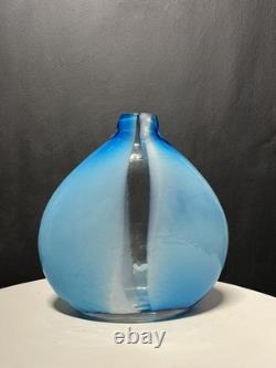 Vase en verre artistique soufflé à la main bleu blanc transparent de style mid-century moderne époustouflant