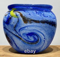 Vase en verre artistique soufflé à la main bleu par l'artiste français Jean Claude Novaro 1986