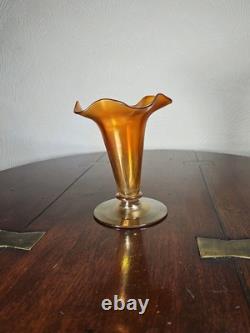 Vase en verre artistique soufflé à la main irisé orange à bord festonné de style victorien antique